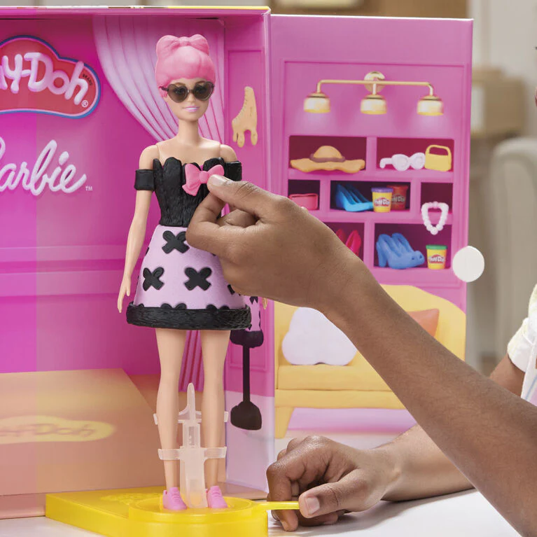 HASBRO PLAYDOH BARBIE DESIGNER FASHION SHOW PLAYSET - Image 4