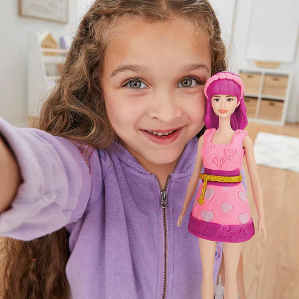 HASBRO PLAYDOH BARBIE HEARTS AND HAIR DOLL SET - Image 5