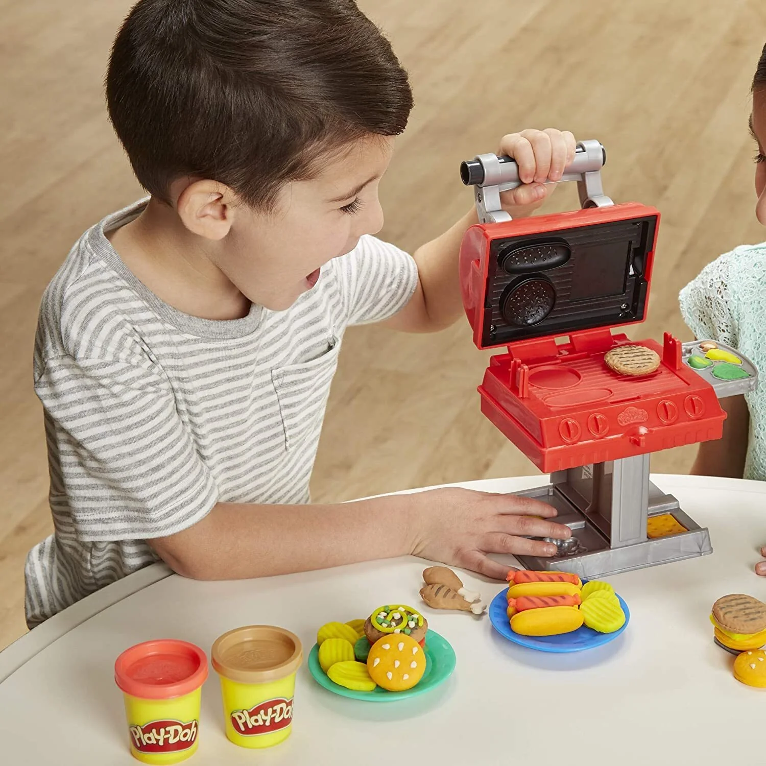 HASBRO PLAYDOH GRILL N STAMP PLAYSET - Image 4