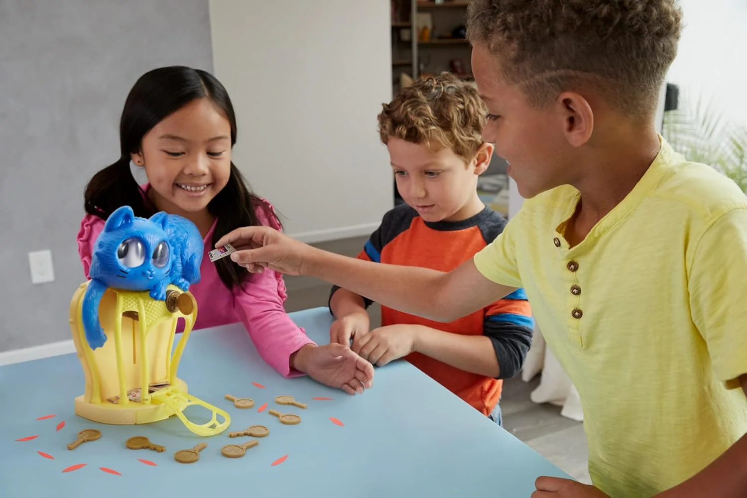 MATTEL FLYIN FEATHERS BOARD GAME - Image 3