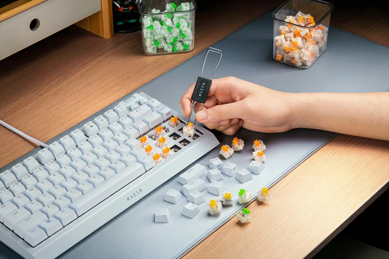 Razer BlackWidow V4 75% Hot-Swappable Mechanical Gaming Keyboard - Image 6